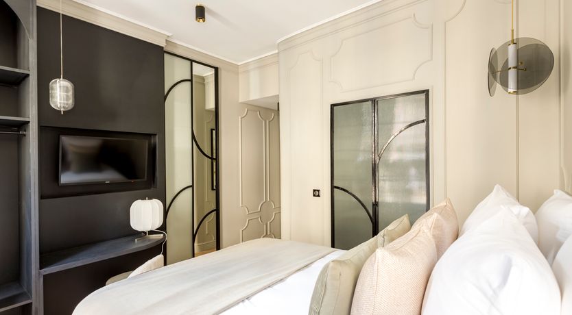 Photo of Louvre Rouge