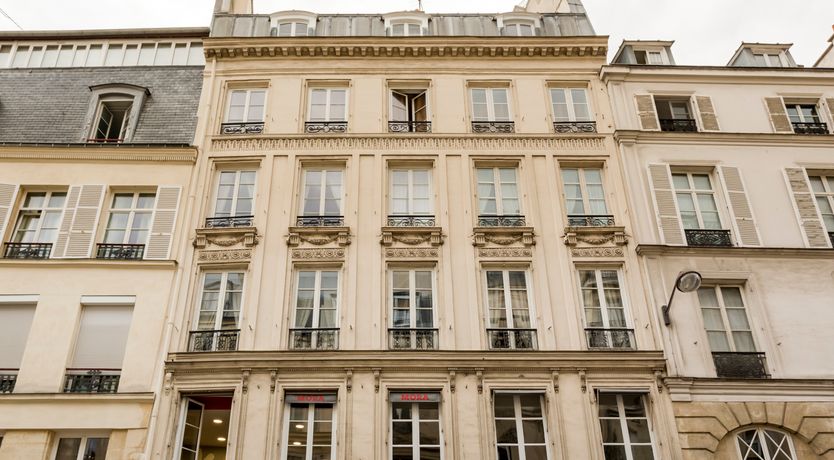 Photo of Louvre Rouge