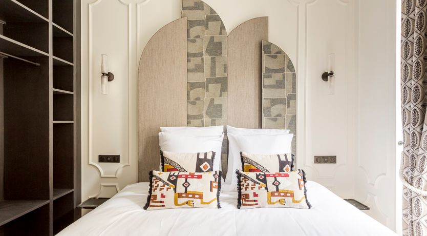 Photo of Louvre Rouge