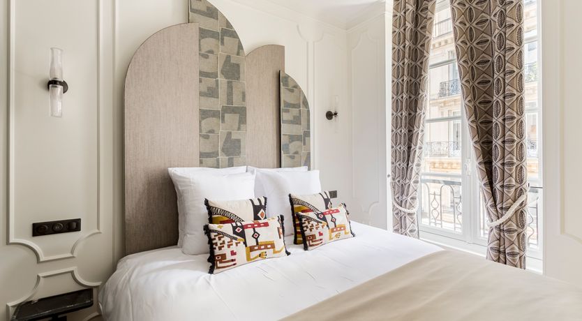 Photo of Louvre Rouge