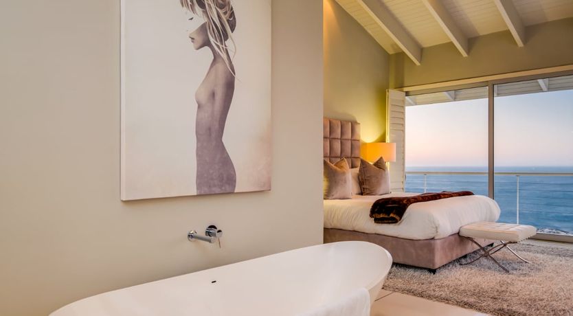 Photo of Between the Looking Glass