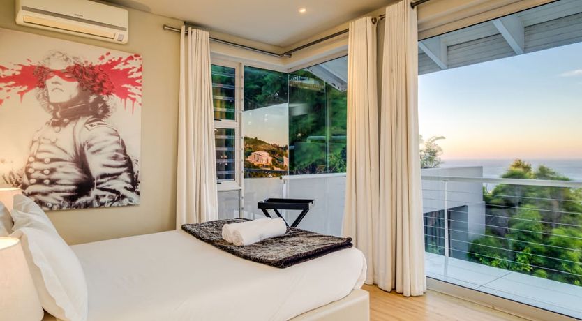 Photo of Between the Looking Glass