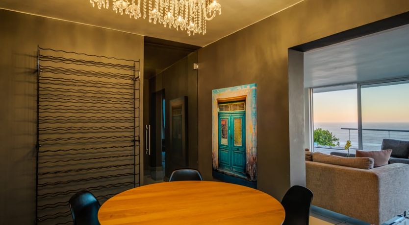 Photo of Between the Looking Glass