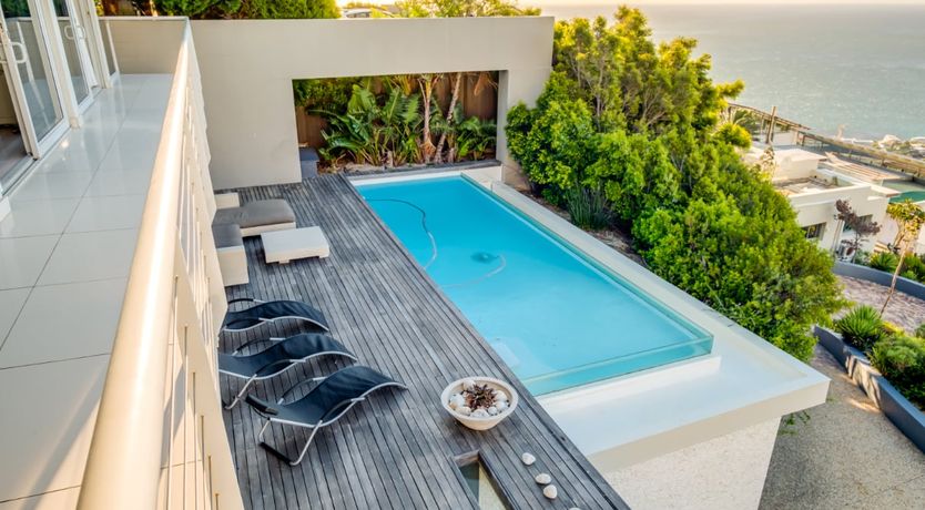 Photo of Between the Looking Glass