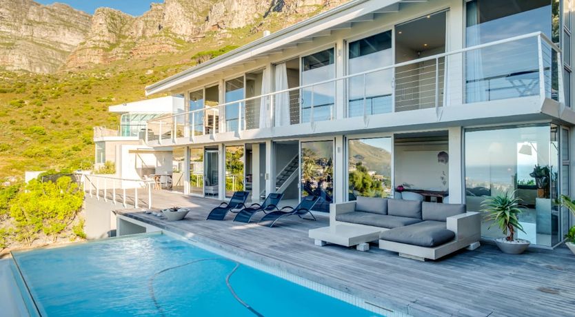 Photo of Between the Looking Glass