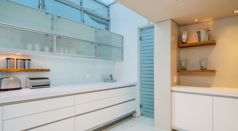 Photo of Between the Looking Glass