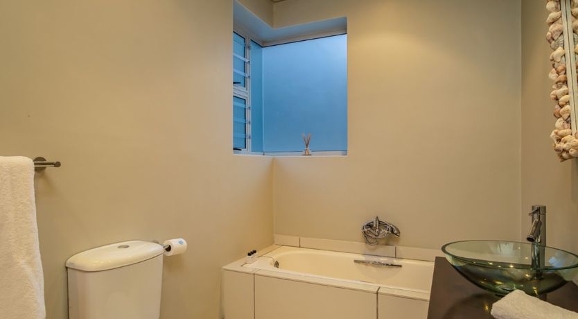 Photo of Between the Looking Glass