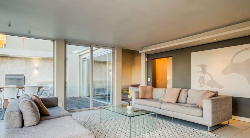 Photo of Between the Looking Glass