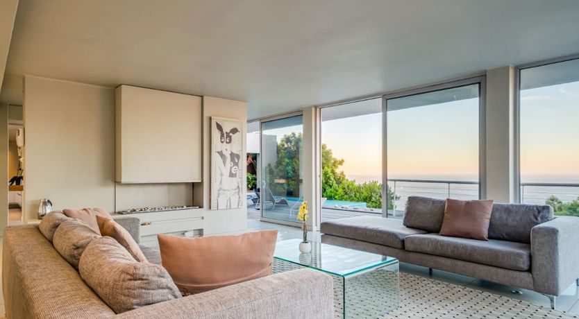 Photo of Between the Looking Glass