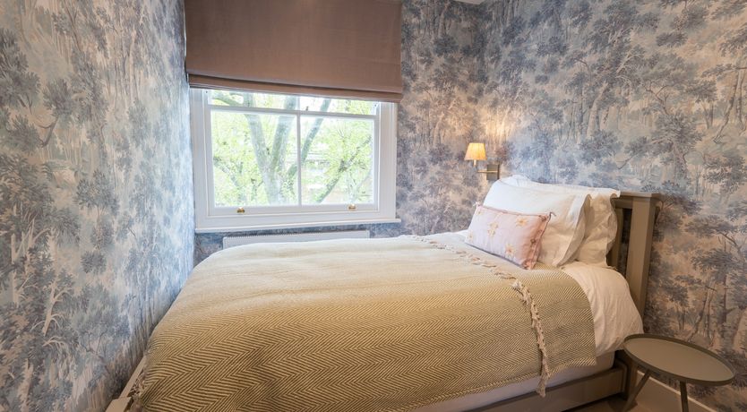 Photo of Calder & Cream