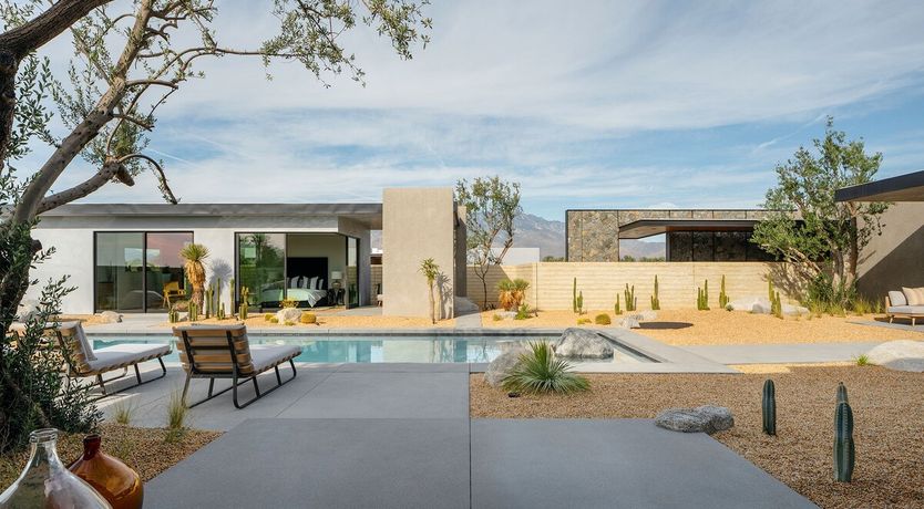 Photo of Smoking Pixels