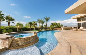 Mojo Pin Holiday Home