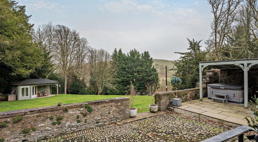 Photo of 4 Bed in Hawick