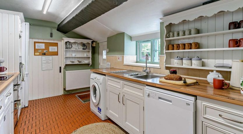 Photo of 5 Bed in Hartland