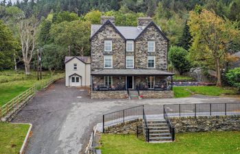 10 Bed in Betws-y-coed Holiday Home