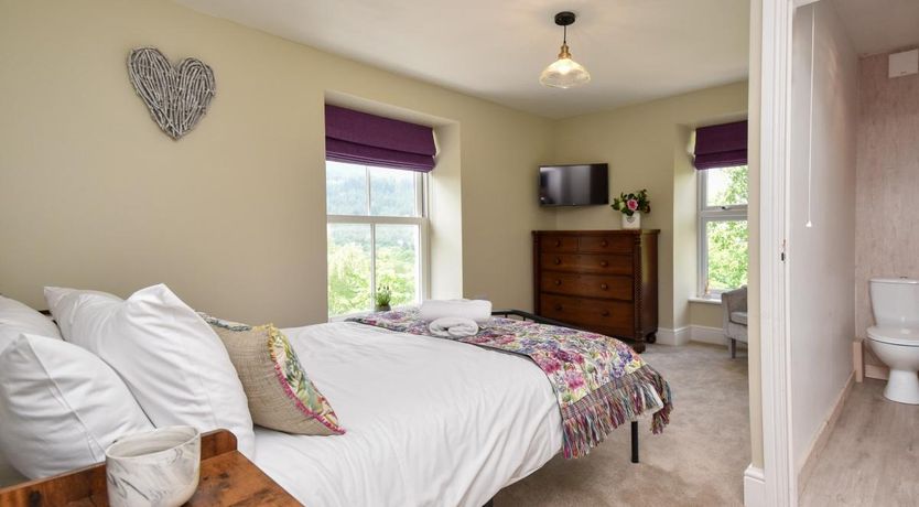 Photo of 10 Bed in Betws-y-Coed