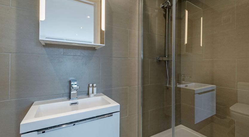 Photo of Contemporary Cromwell