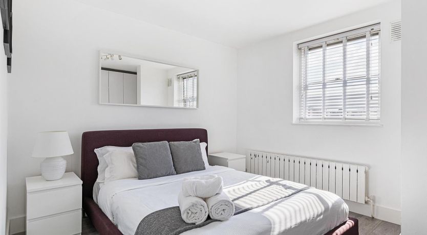 Photo of Contemporary Cromwell