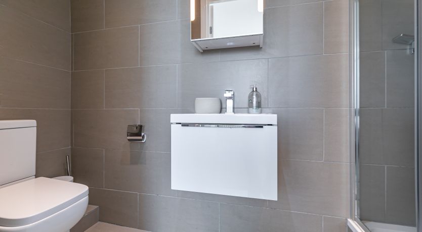 Photo of Contemporary Cromwell