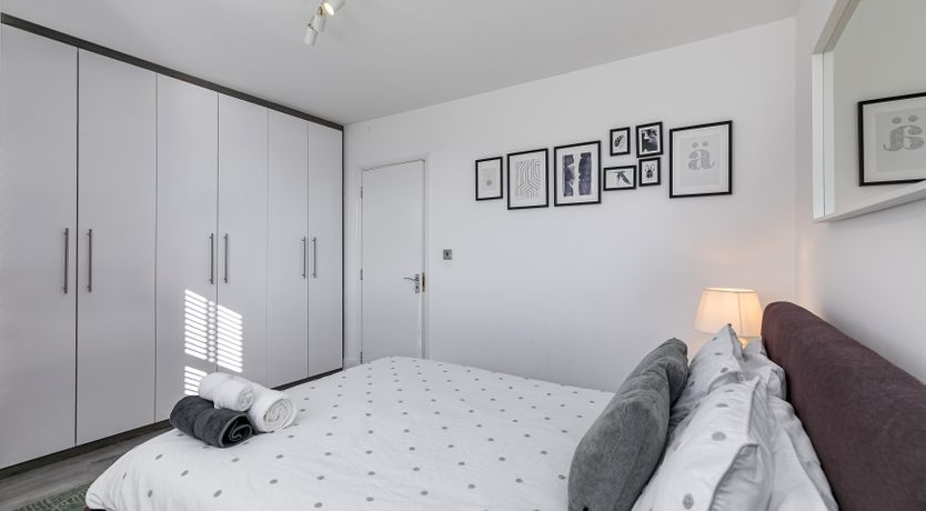 Photo of Contemporary Cromwell