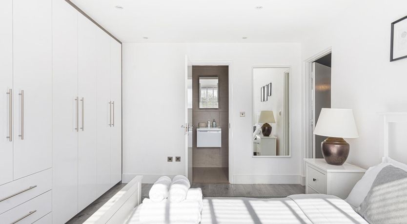 Photo of Contemporary Cromwell