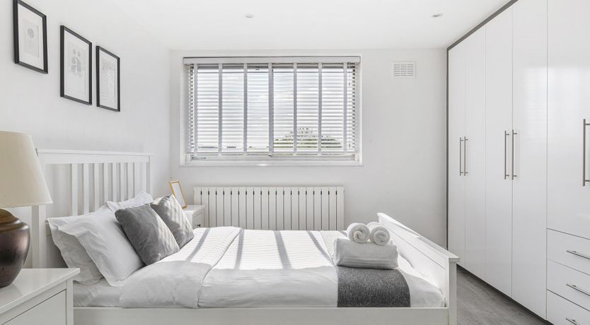 Photo of Contemporary Cromwell