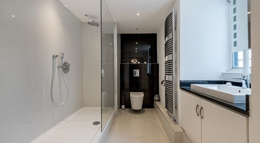 Photo of Contemporary Cromwell