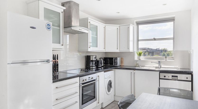 Photo of Contemporary Cromwell