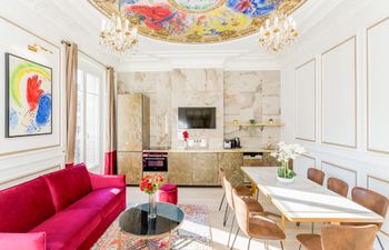 Paris Symphony Holiday Home