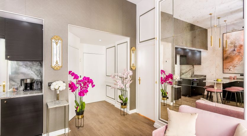 Photo of French & Chic