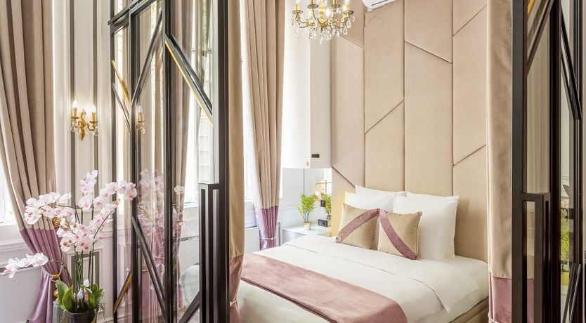 Photo of French & Chic