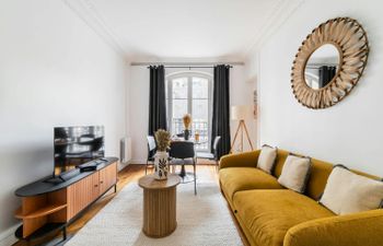 Parisian Canals Holiday Home