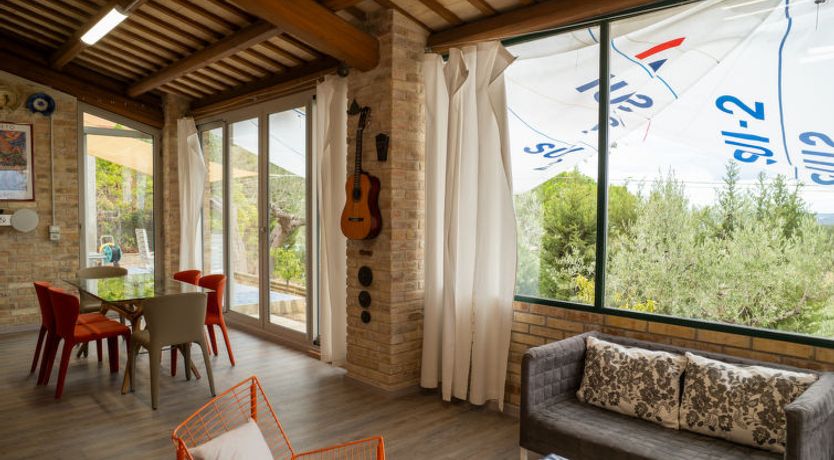 Photo of Mike's Dinghy House