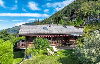 Chalet Sept Holiday Home