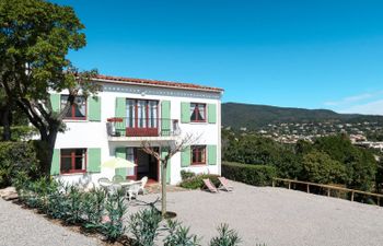 Les Arbousiers Apartment 2 Holiday Home