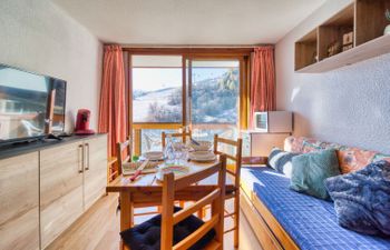 Soyouz Vanguard Apartment 102 Holiday Home