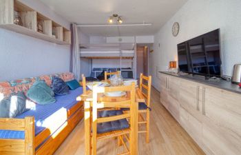 Soyouz Vanguard Apartment 102 Holiday Home