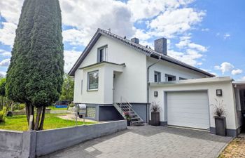 Lindenstraße Apartment 2 Holiday Home