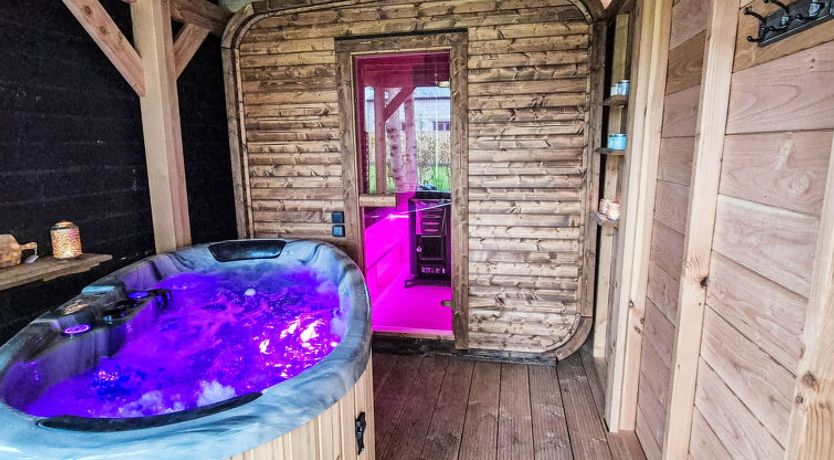 Photo of Studio by Luk