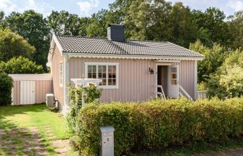Rosa Huset Holiday Home