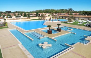 Domaine des Tamaris (PTI110) Holiday Home