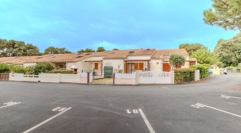 Photo of Les Maisons du Lac