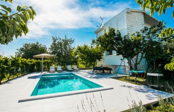 Kastel Mila Holiday Home