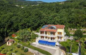 villa Mona Lisa Apartment 2 Holiday Home