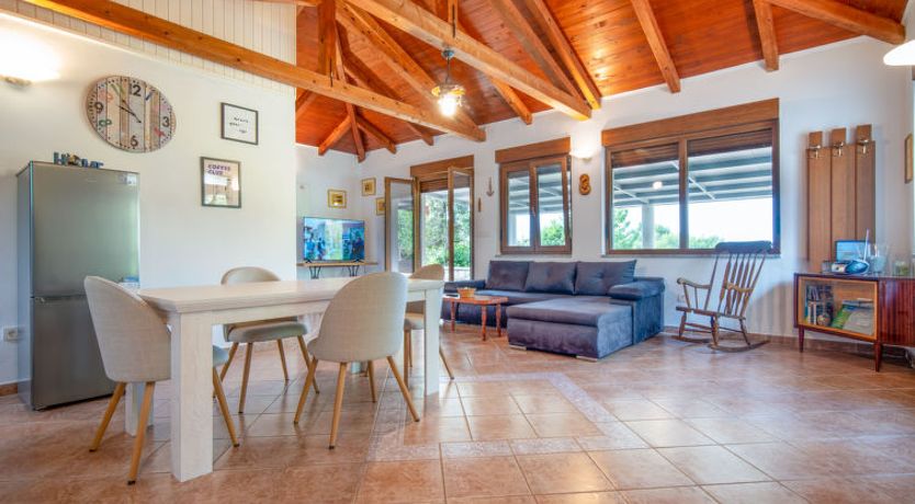 Photo of Dundo House