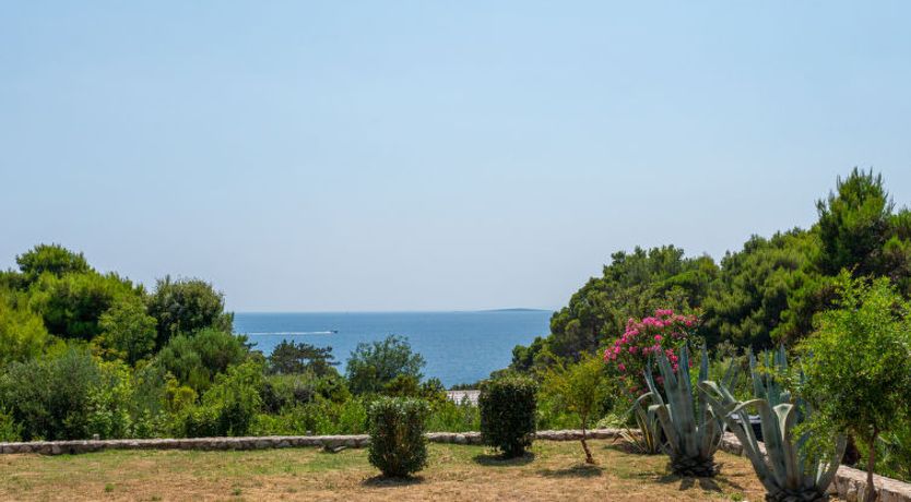 Photo of Dundo House