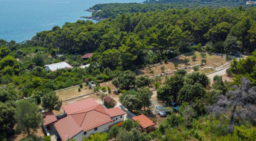 Photo of Dundo House