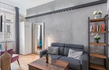 Golden Stage Nook Holiday Home