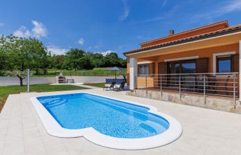 Tina Holiday Home