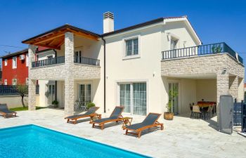 Villa Gaudeo Holiday Home